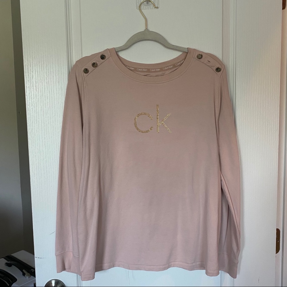 Cute Calvin Klein Sweater✨